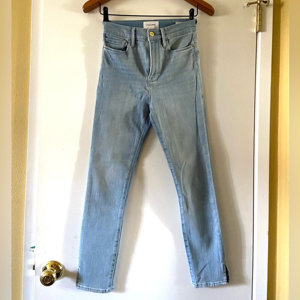 FRAME Ali High Rise Cigarette Jeans with leg opening! w26